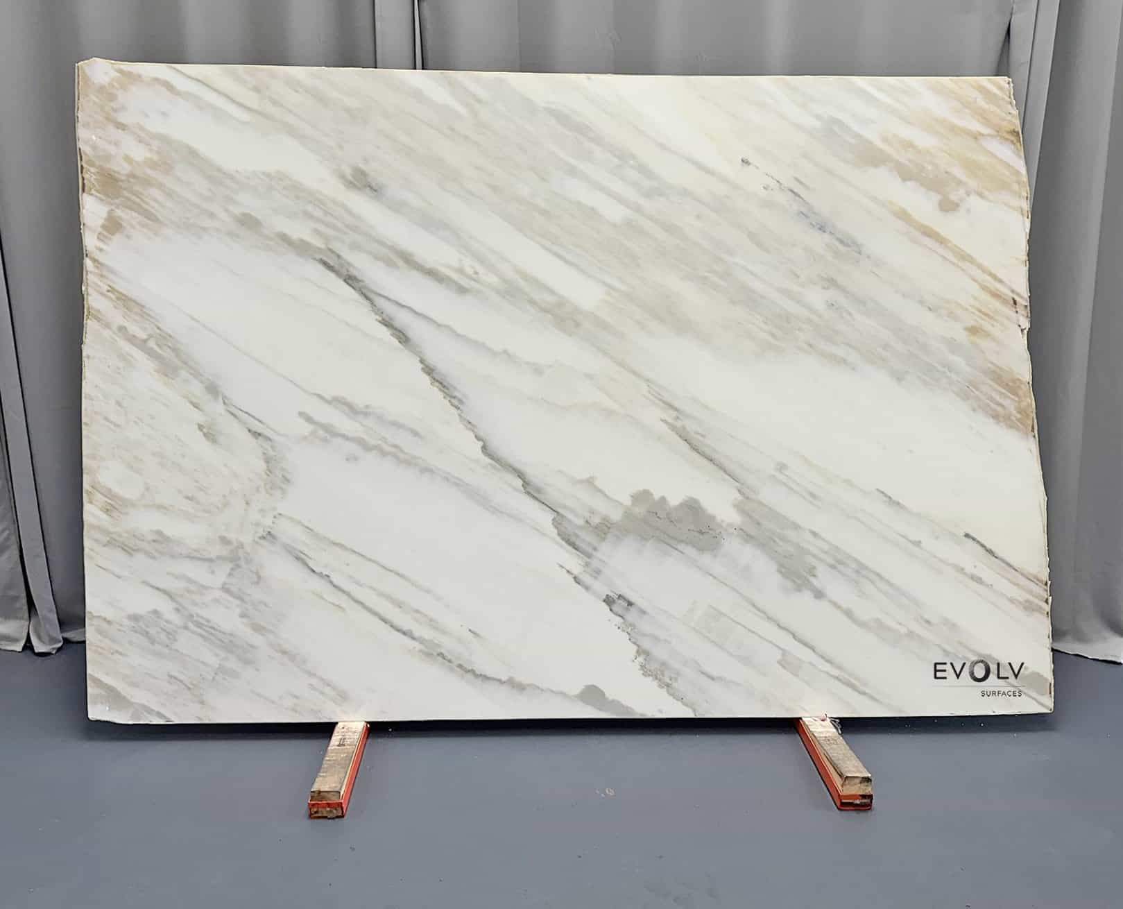 Calacatta Luccicoso Honed